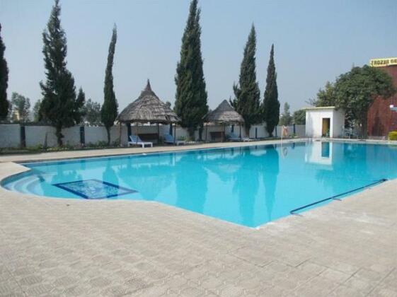 Woods Inn Resort - Photo2