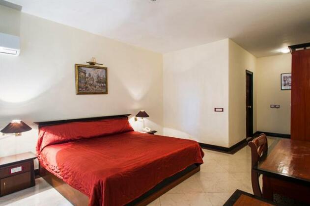 The Pine Crest - Photo3