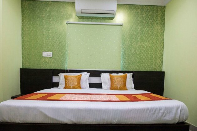 FabExpress Royal Guest House - Photo4