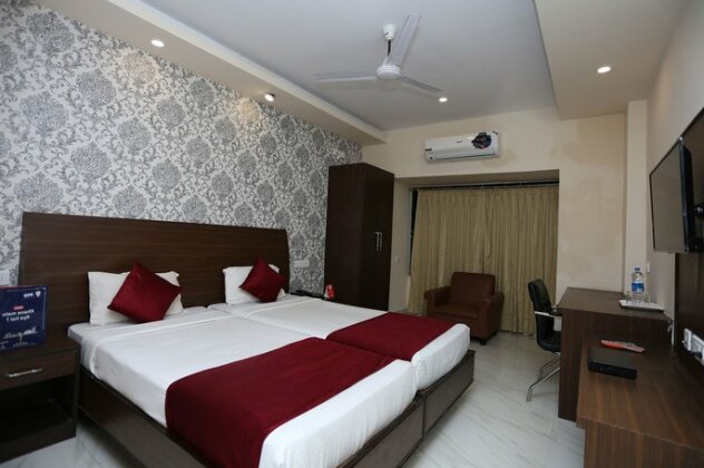 OYO 9010 Hotel Railview - Photo2