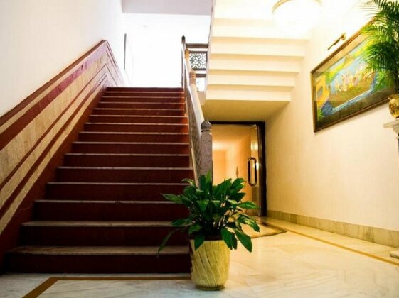OYO Premium Saheed Nagar - Photo2