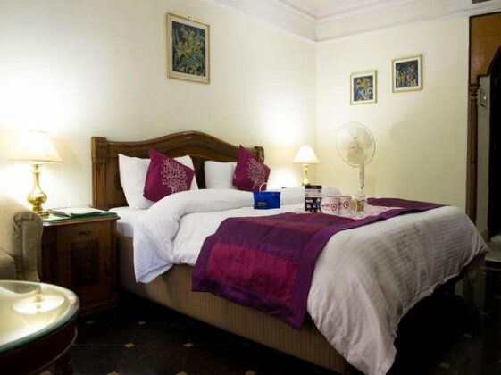 OYO Premium Saheed Nagar - Photo5