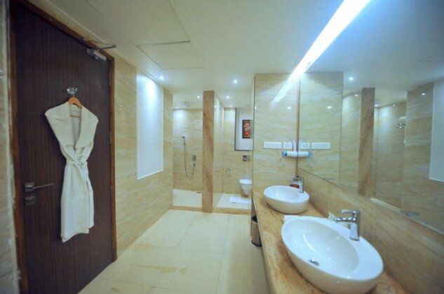 Padmaja Premium Hotel & Convention - Photo2
