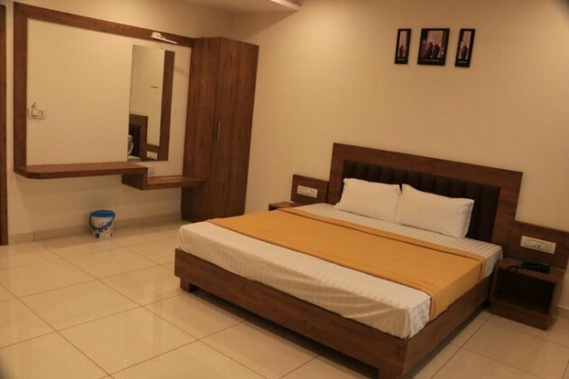Hotel Viraj Residency - Photo2