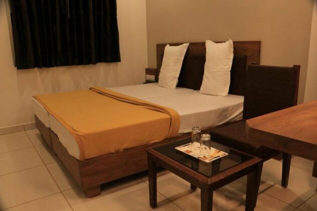 Hotel Viraj Residency - Photo5