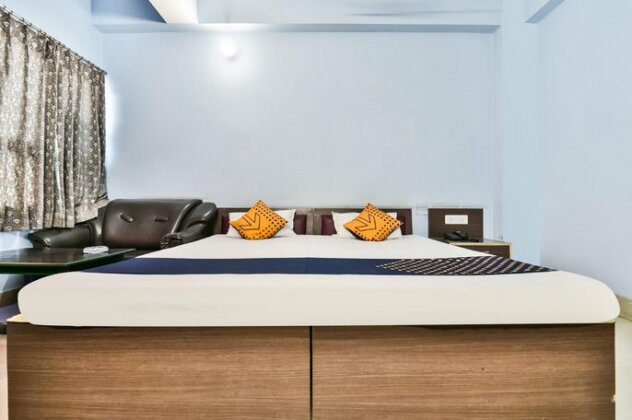 SPOT ON 68249 Hotel Rudra Residency - Photo5