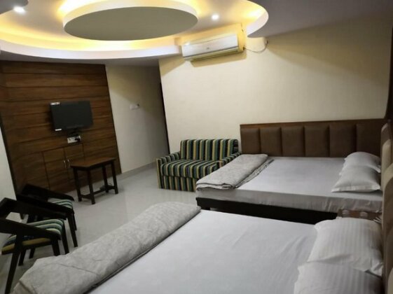 Hotel Shri Gourav - Photo2
