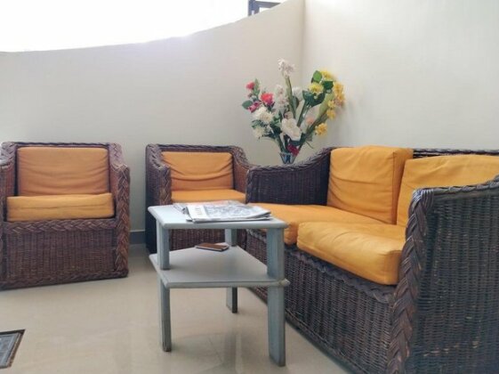 Dom's Cafe - Photo2