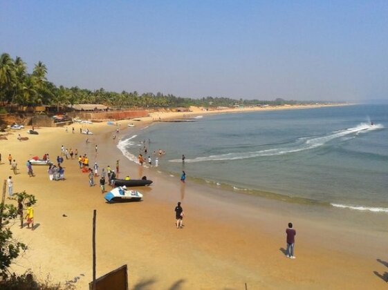 Ocean Waves Goa Holiday - Photo2