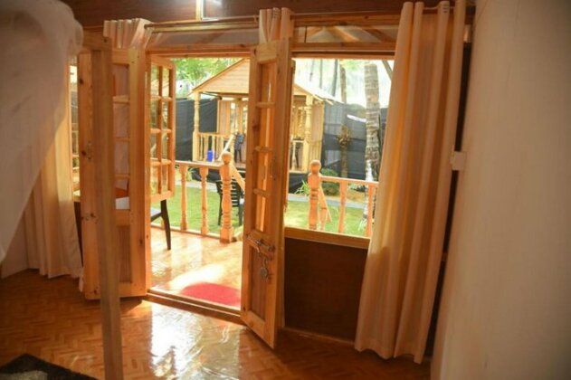 Clara's Huts - Photo2