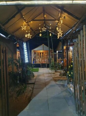 Clara's Huts - Photo3