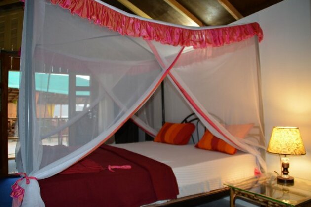 Roundcube Beach Bungalows - Photo5