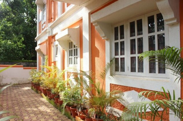 Elegant 1BR Stay Near Candolim Beach Lane Goa - Photo5