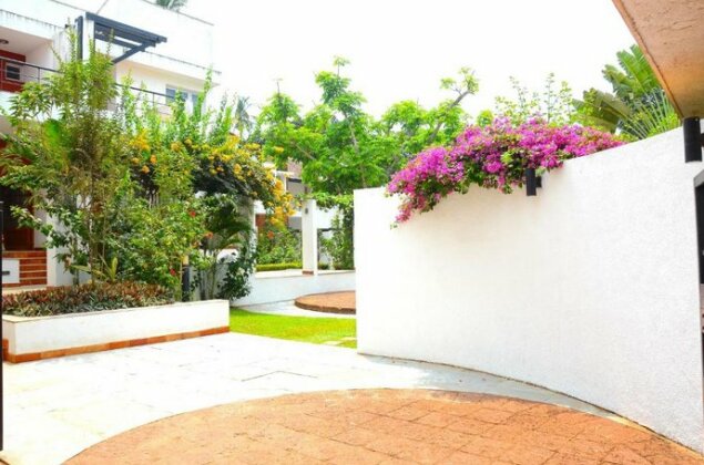 Villa Samaara1 on Candolim Main Road pool facing - Photo2
