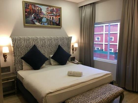 Hotel Posh - Photo4