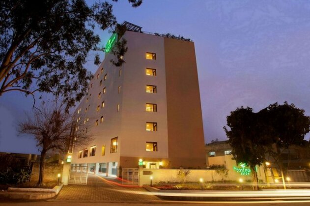 Lemon Tree Hotel Chandigarh - Photo2