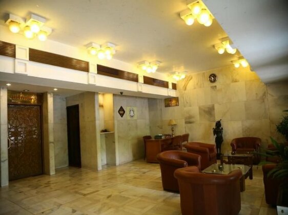 OYO Premium Sector 26 Madhya Marg - Photo3