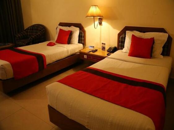 OYO Premium Sector 26 Madhya Marg - Photo4