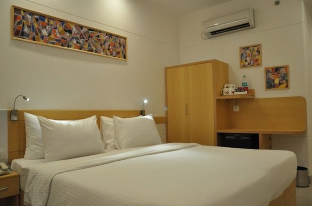 Red Fox Hotel Chandigarh - Photo5
