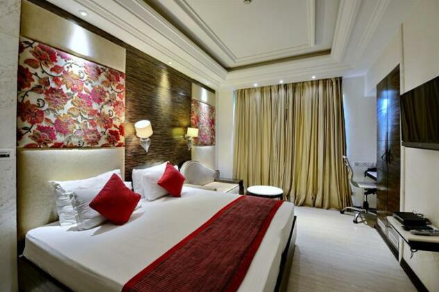 The First Hotel - Photo4