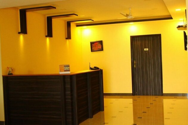 Chandran Hyline - Photo2