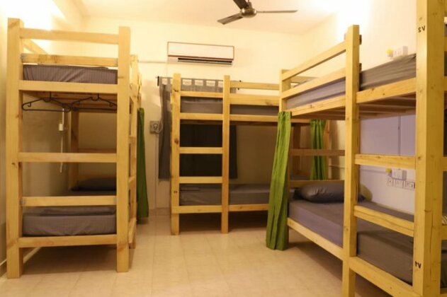 Hostel 11 Elliot's Beach - Photo4