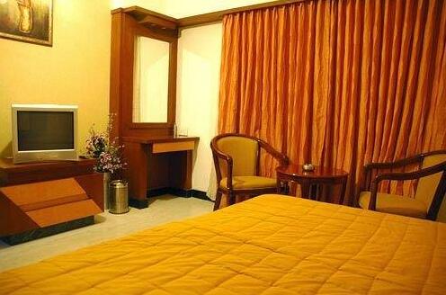 Hotel Deluxe Chennai - Photo3