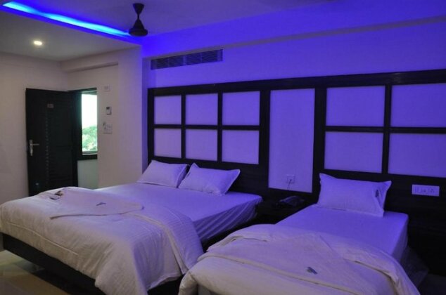 Hotel Nagoorar Inn - Photo2
