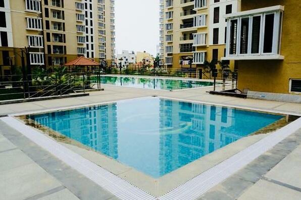 Modern 3 bed condo with swimming pool - Photo2