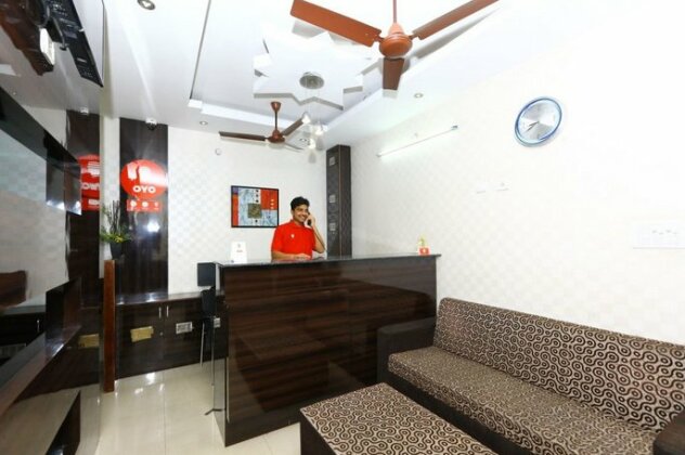 OYO 5045 Apartment NKS Leo Inn - Photo2