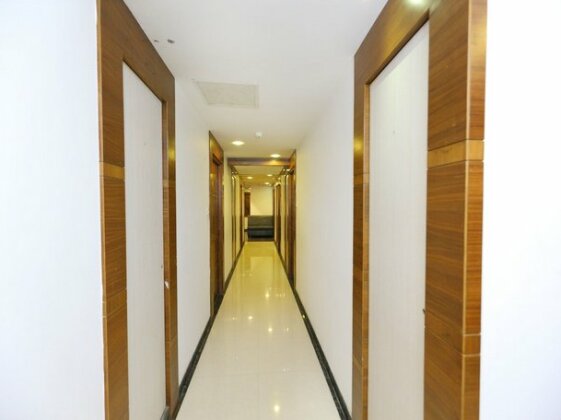 OYO 683 Hotel Sri Chakra Inn - Photo4