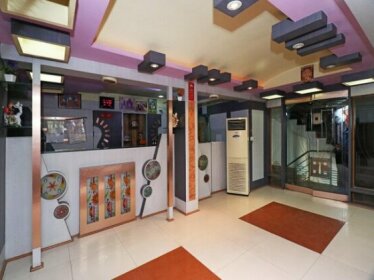 OYO 2687 Hotel Aradhana