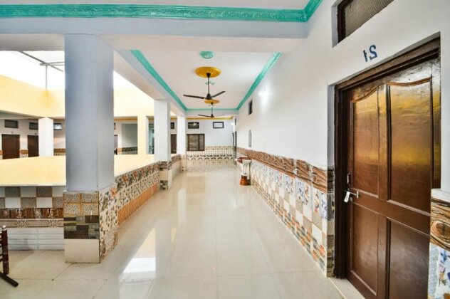 SPOT ON 64117 Navrang Guest House - Photo2