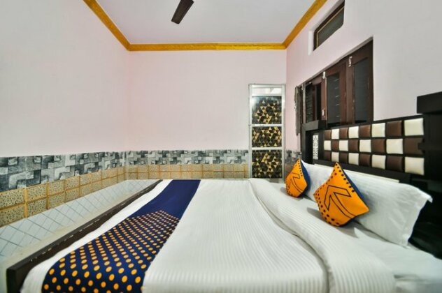 SPOT ON 64117 Navrang Guest House - Photo5