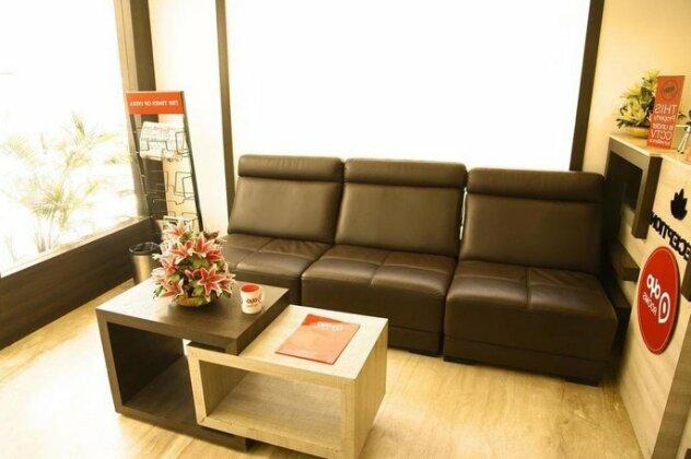OYO Rooms 100 Feet Road GP Signal - Photo3