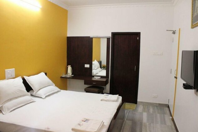 Sri Aarvee Hotels - Photo5