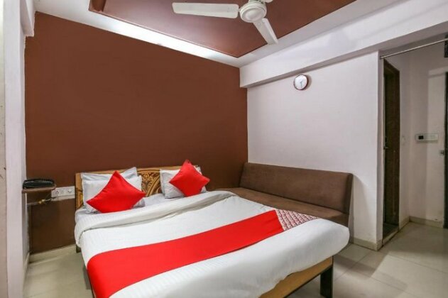 OYO 70206 Lake View Hotel - Photo3