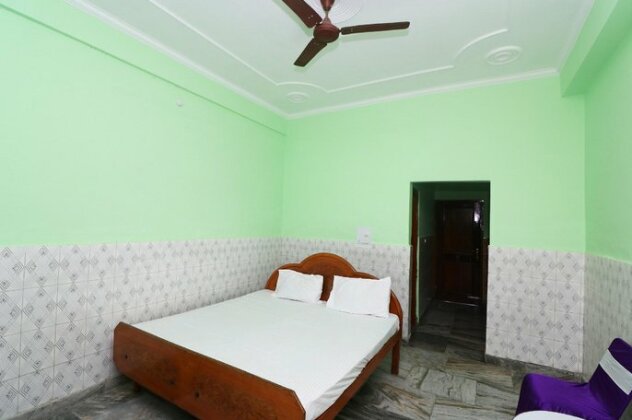 SPOT ON 43963 Gourav Hotel - Photo2