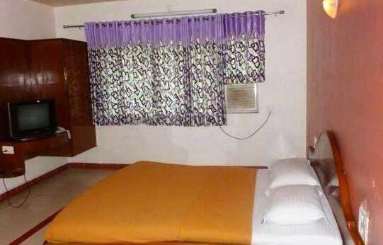 Hotel Hill Top Daman - Photo4