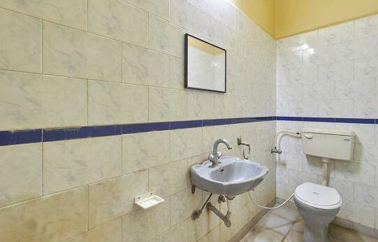 Hotel Hill Top Daman - Photo5