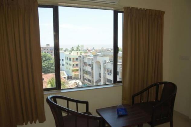 OYO Premium Teen Batti Devka Road - Photo4