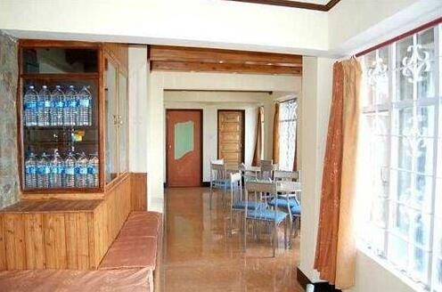 Broadway Hotel Darjeeling - Photo4