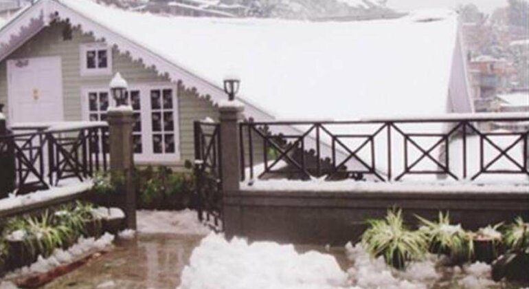 Sanderling Hotel Darjeeling - Photo2