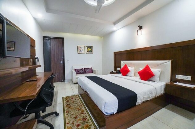 Capital O 67699 Hotel Prem Ratna - Photo4