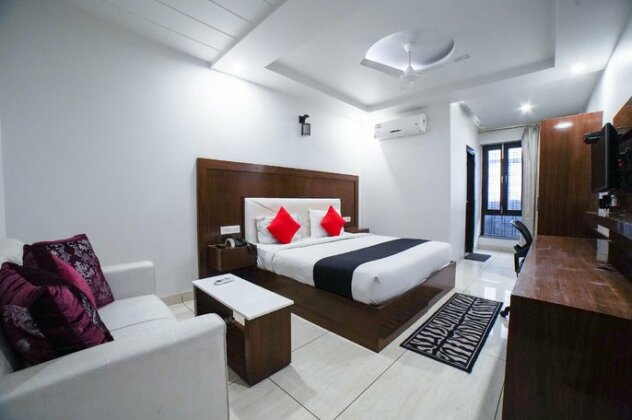 Capital O 67699 Hotel Prem Ratna - Photo5