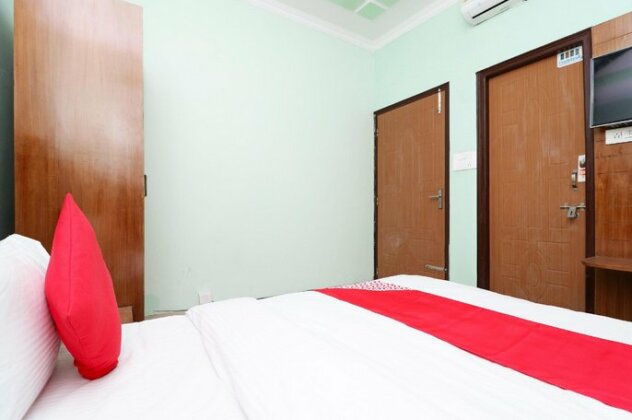 OYO 28717 New Paras Guest House - Photo3