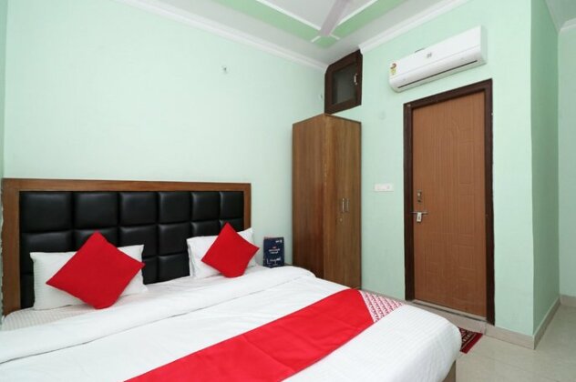 OYO 28717 New Paras Guest House - Photo5
