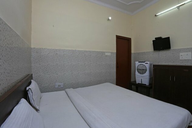 SPOT ON 35912 Shri Guest House - Photo2