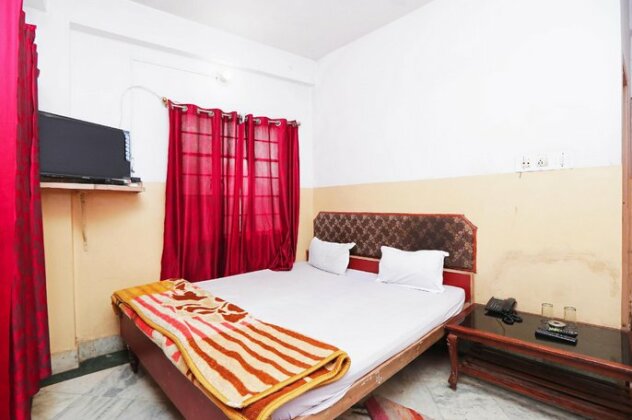 SPOT ON 45472 Hotel Savitri - Photo2