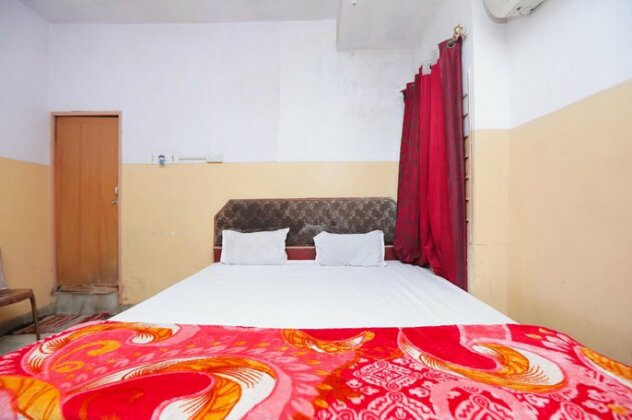 SPOT ON 45472 Hotel Savitri - Photo4